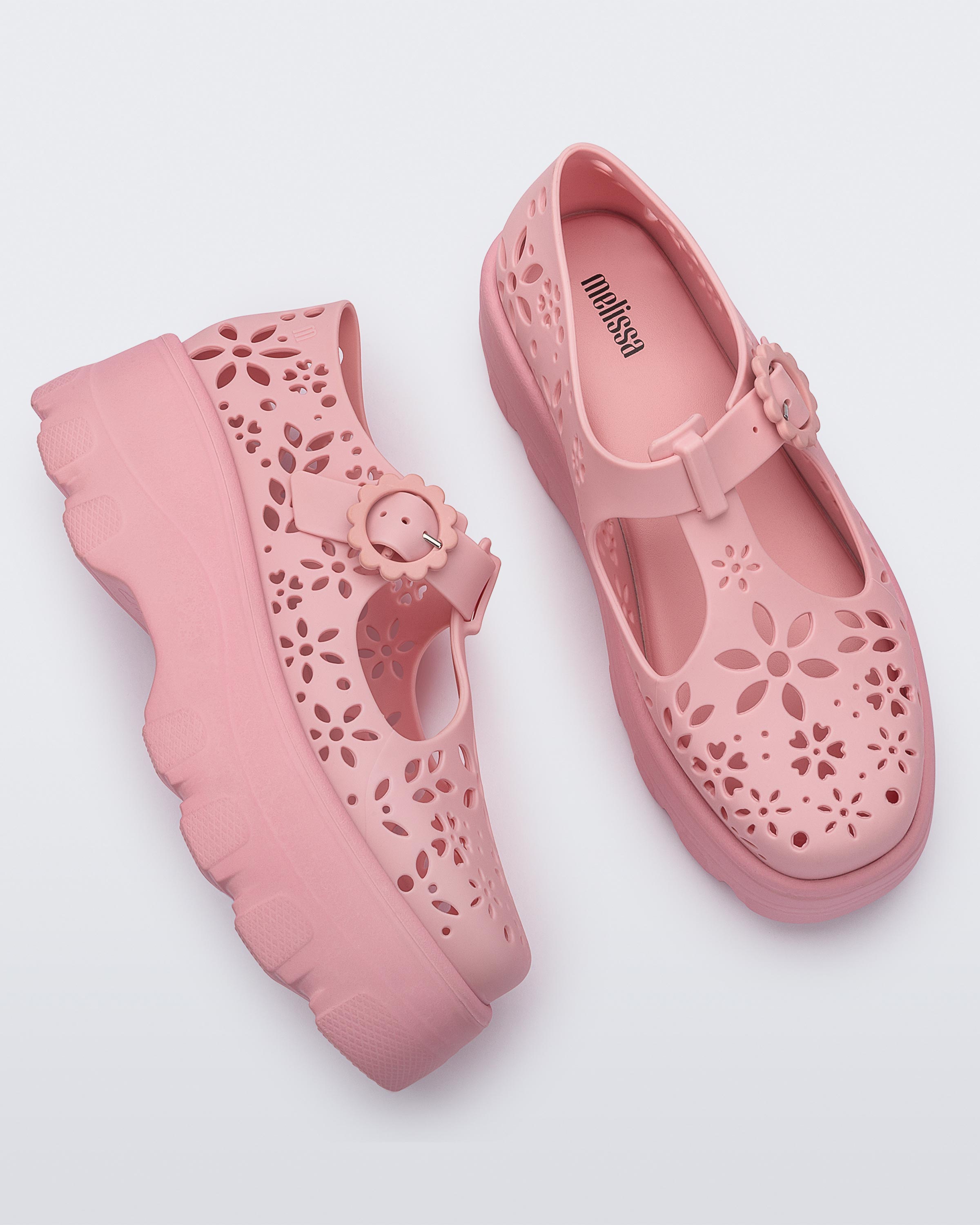 Kick Off Lace