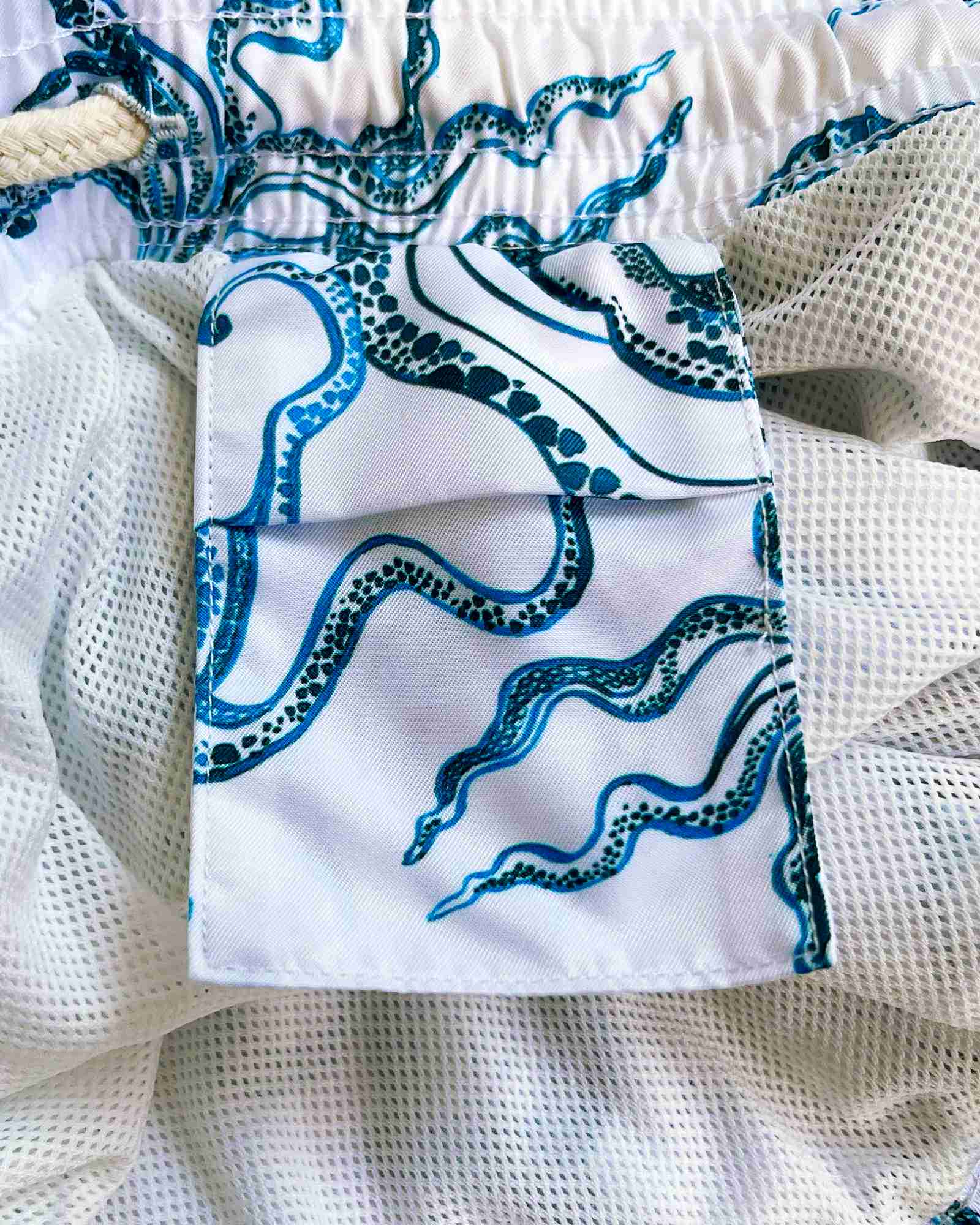 ROVANO Weiße Badehose Herren - Octopus Indigo